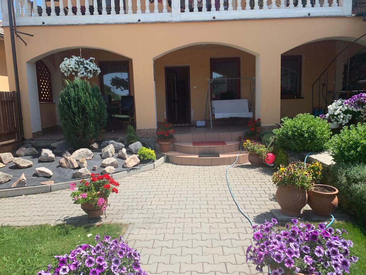 Apartmanovy Dom Magda Vrbov Exterior photo